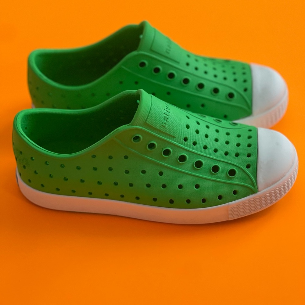 Native Jefferson Green Slip-on Kids Sz 12